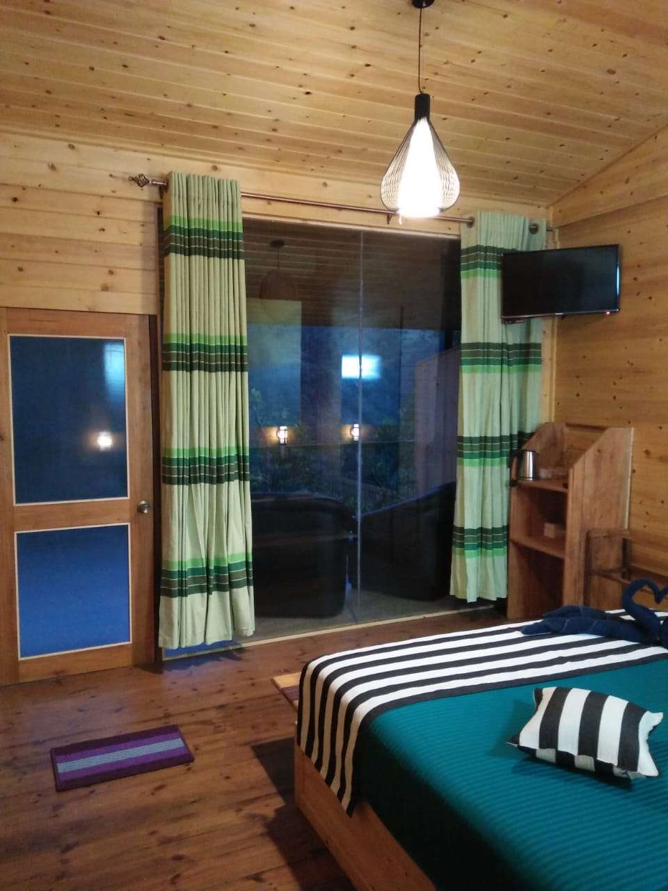 Junior Suit with Mountain view (2 Adults + 1 Child) thumbnail 8
