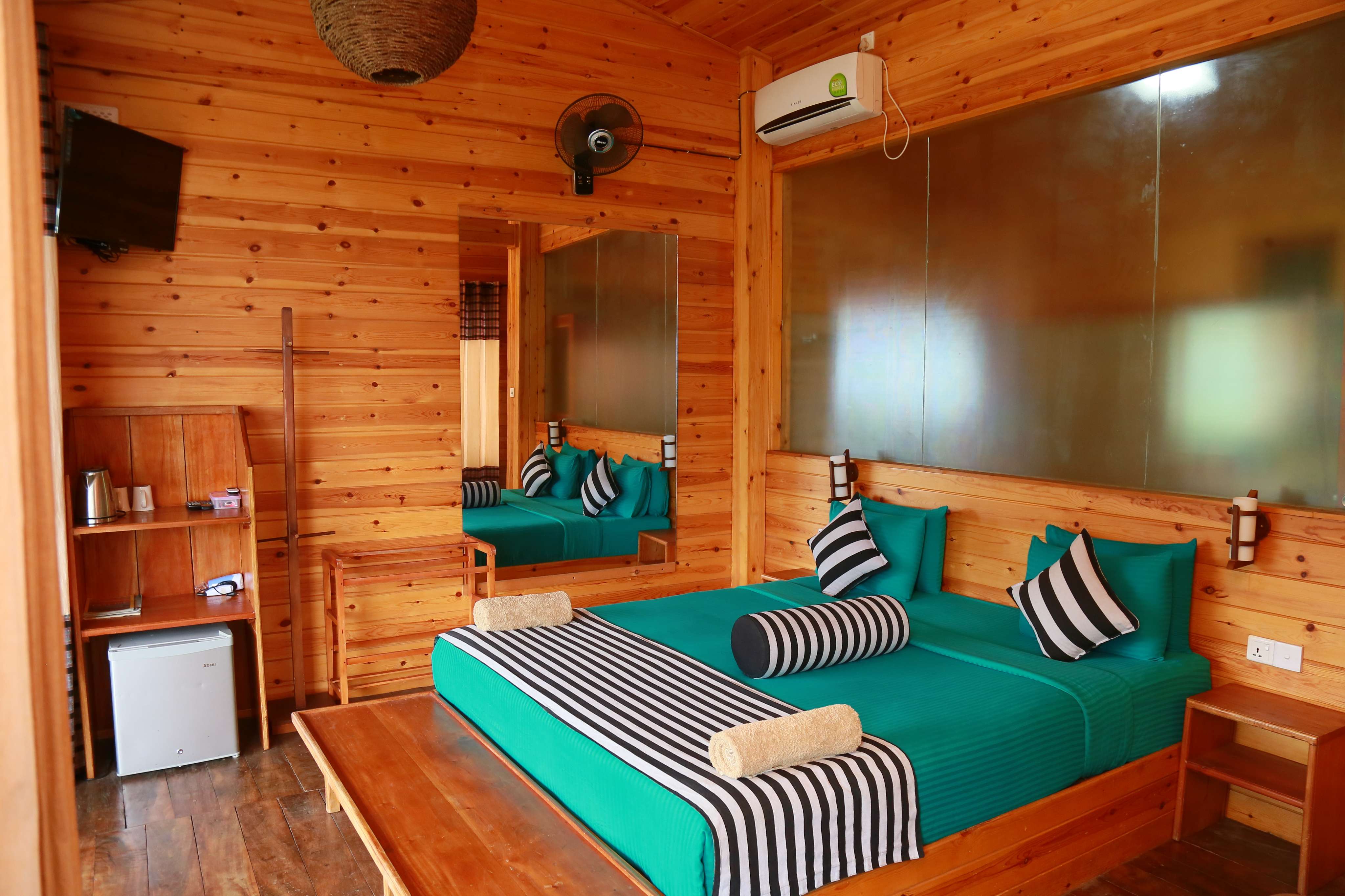 Junior Suite With Mountain View Balcony  (2 Adults + 1 Child) view 4