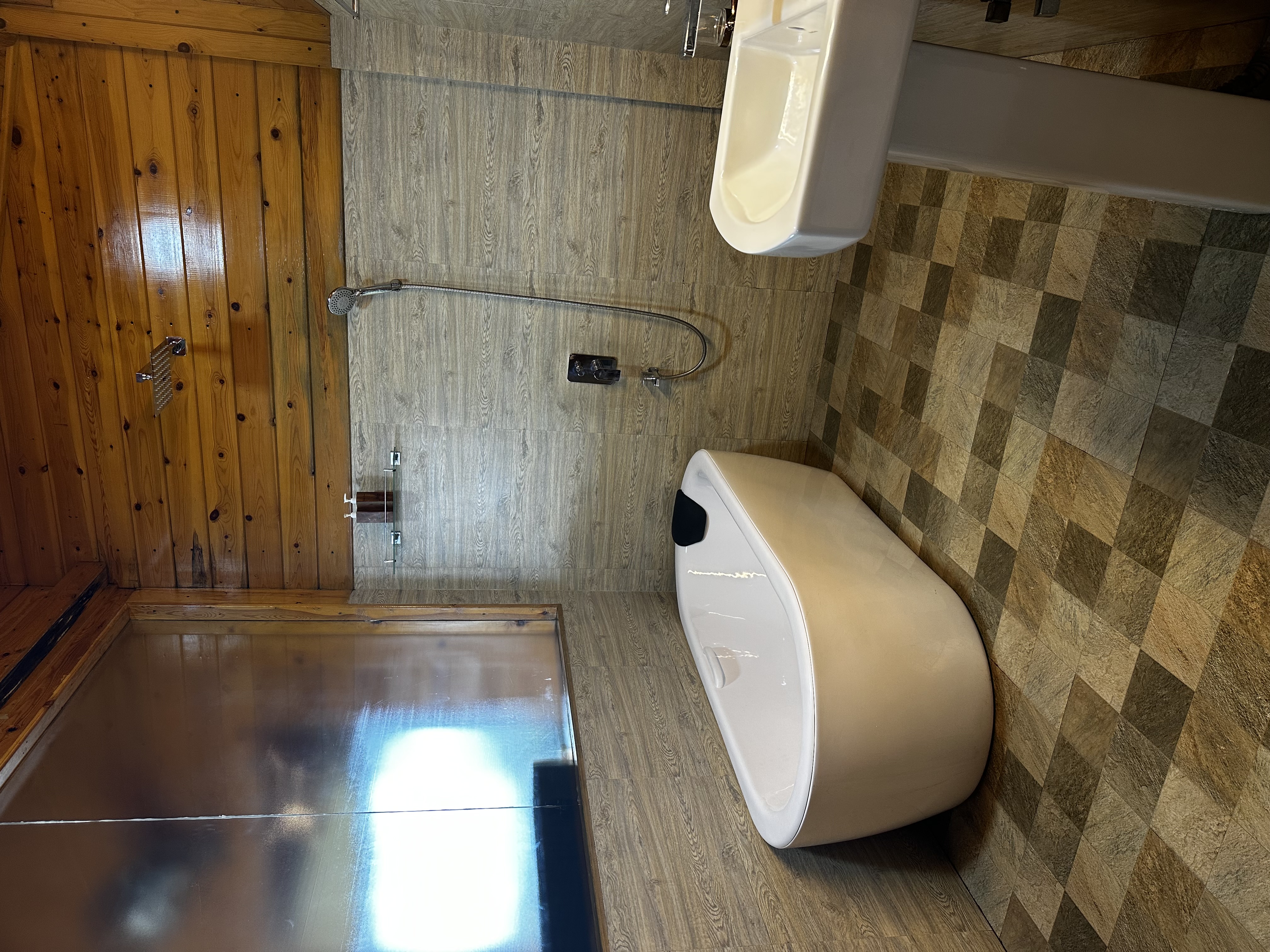 Junior Suite With Mountain View Balcony  (2 Adults + 1 Child) thumbnail 14