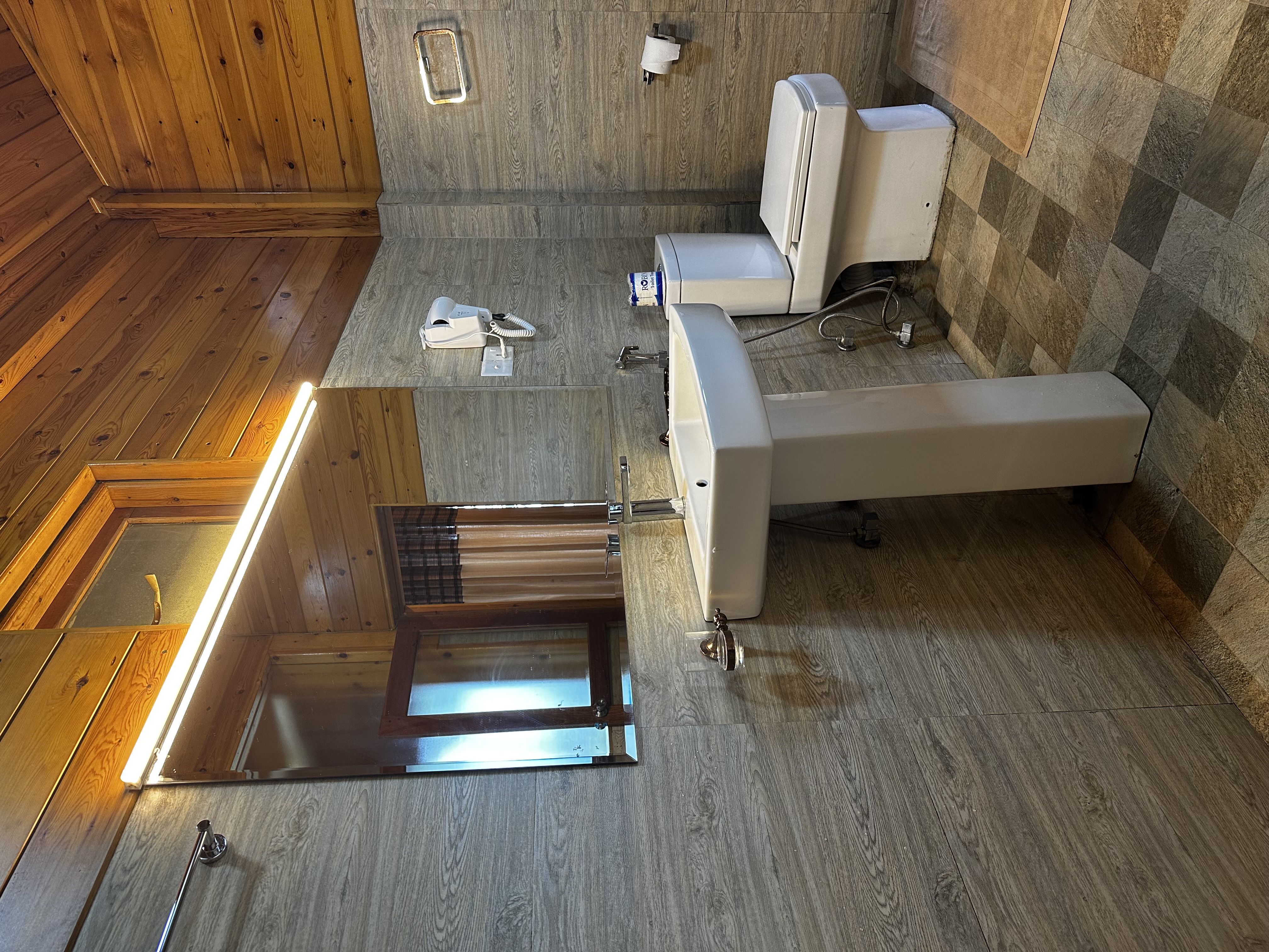 Junior Suite With Mountain View Balcony  (2 Adults + 1 Child) thumbnail 15